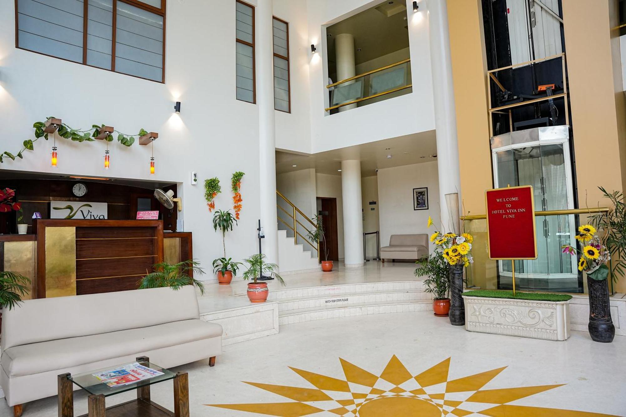 Hotel Viva Inn Yerandwane Exterior foto