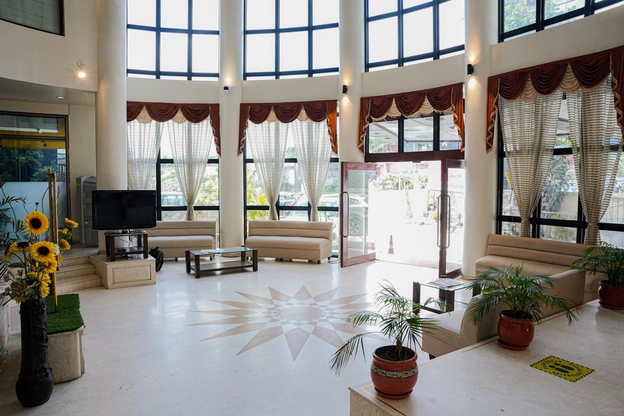 Hotel Viva Inn Yerandwane Exterior foto